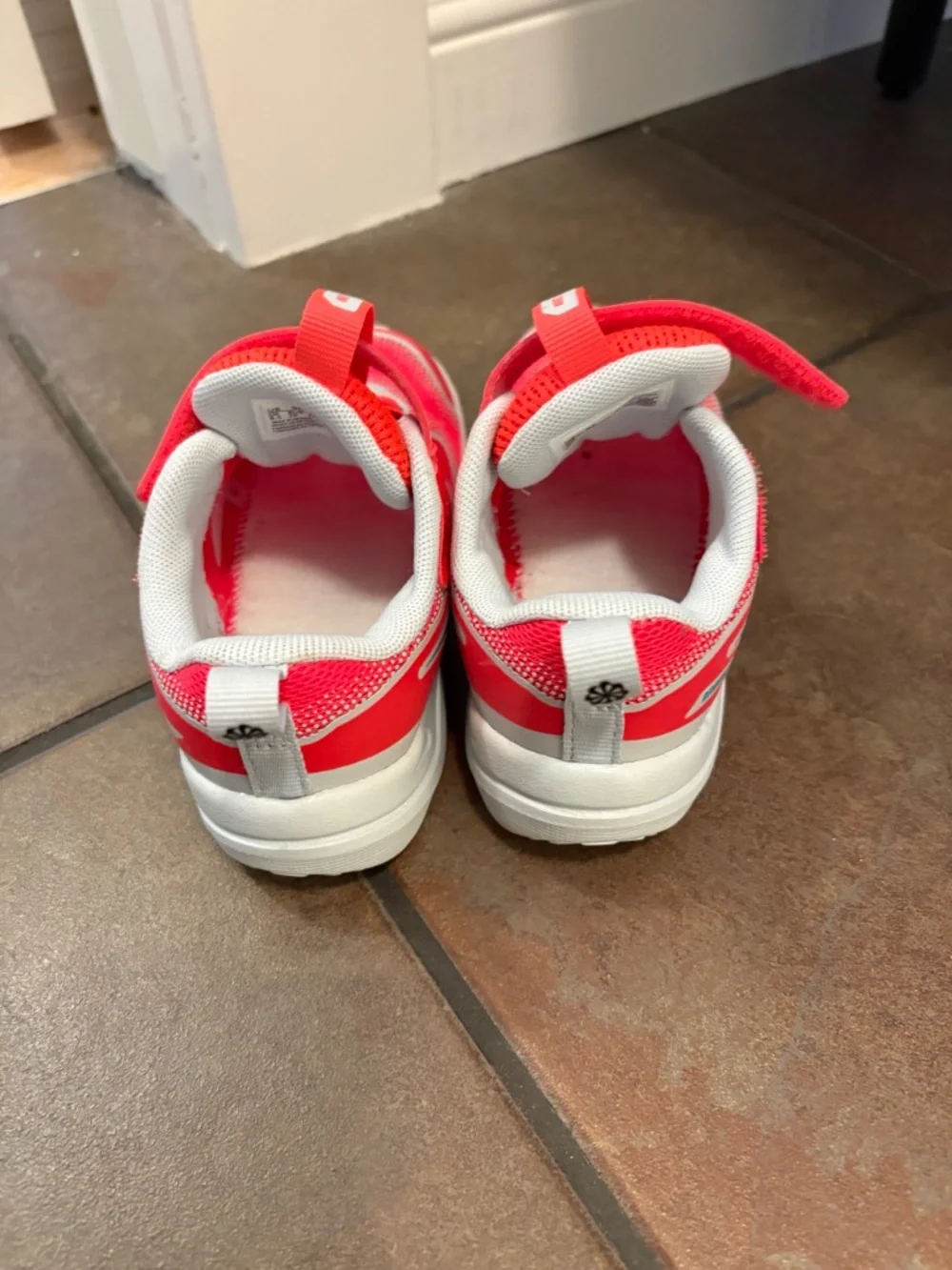 Nike Cosmic Runner (9C) Brand New - Picture 2 of 4